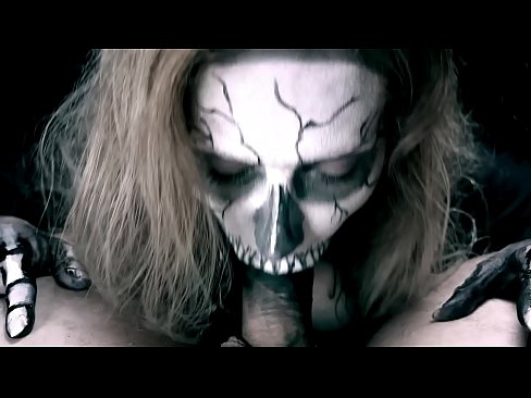 ❤️ ʻO ke kaikamahine daimonio e omo ana i ka moa me kona waha ʻeleʻele a me ka ʻai ʻana. Porn video iā mākou haw.xxxomg.ru